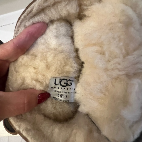 Ugg Boots - Picture 7 of 8